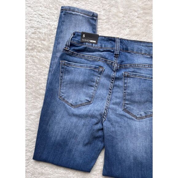 NWT Fashion Nova Stay In Line Mid Rise Skinny Jeans - Medium Wash, Size 5 - Picture 15 of 16